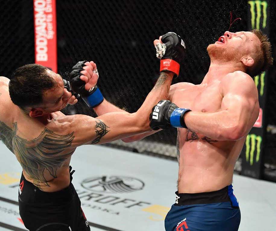 Lý giải về trận thua lép vế của Tony Ferguson